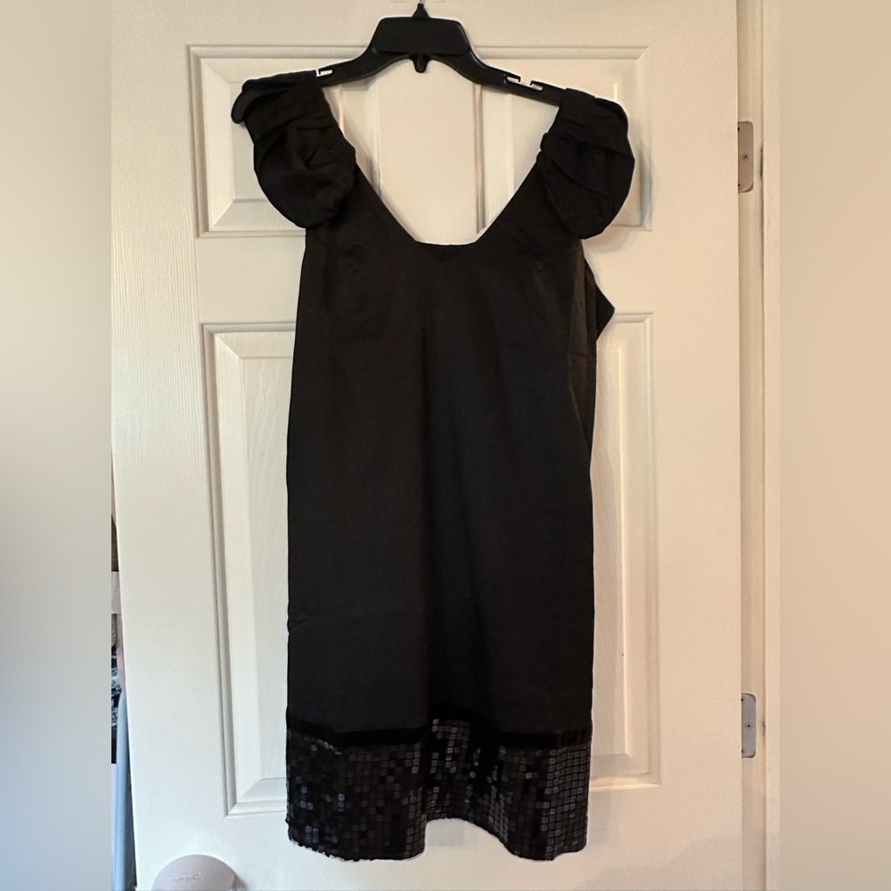 Elegant Black Dress with Sequin Detail